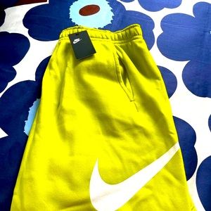 Nike standard knee length sweatpants shorts brand new with tags. XXL